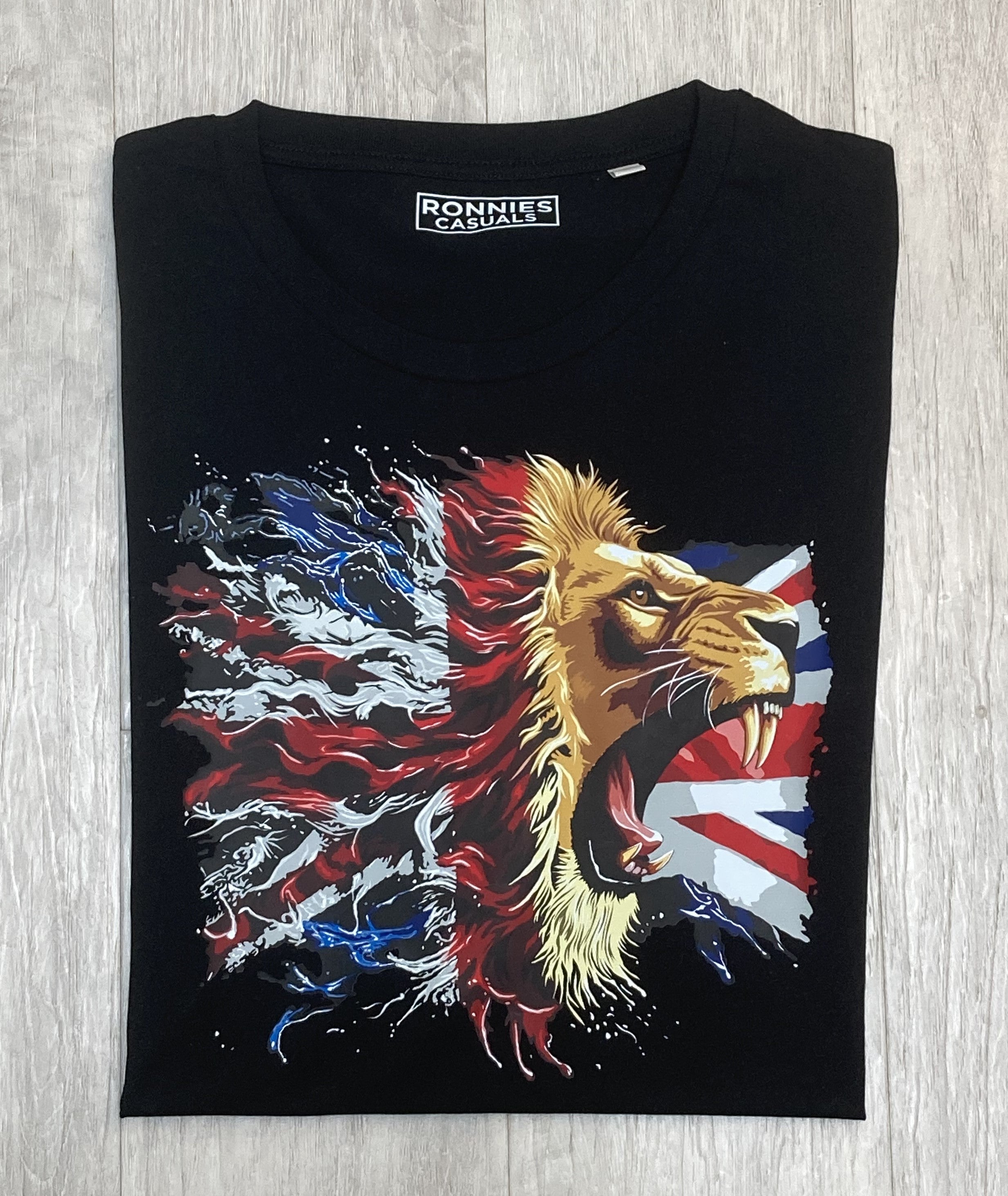 Ronnies Casuals Lions Heart design Black t-shirt. The iconic Great British flag alongside a fierce, roaring lion’s face in S, M, L, XL, XXL and XXXL. 
